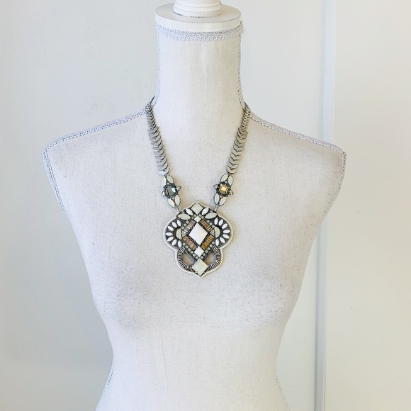 Stella & Dot Jewelry - Stella & Dot Silver & White Statement Necklace GD